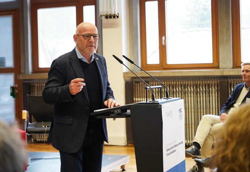 Der baden-württembergische Verkehrsminister Winfried Hermann war zu Gast an der Hochschule Biberach (HBC)