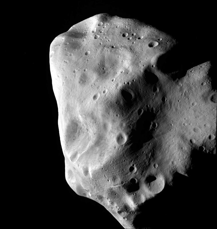 Der Hauptgürtel-Asteroid 21 Lutetia, hier eine Aufnahme der ESA-Raumsonde Rosetta bei ihrer größten Annäherung.