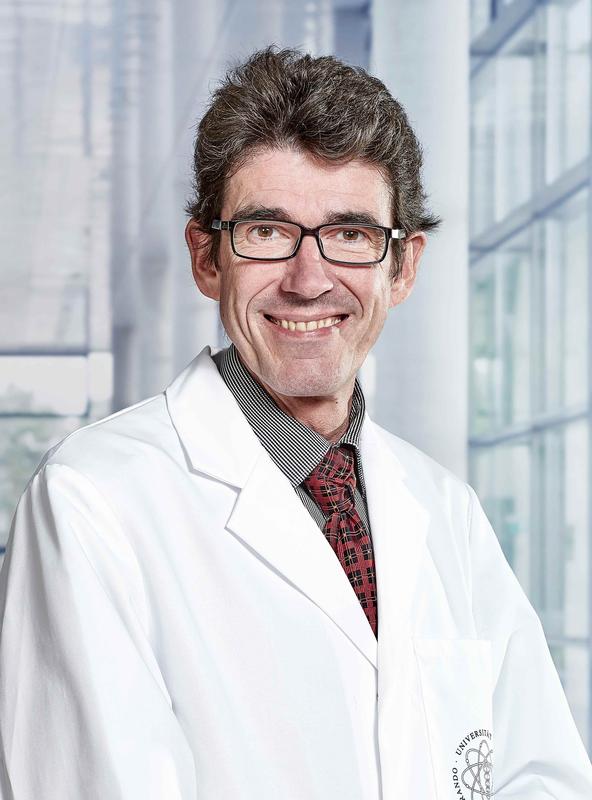 Prof. Dr. Steffen Stenger ist Ärztlicher Direktor des Instituts für Medizinische Mikrobiologie und Hygiene am UKU und Co-Sprecher des Projekts.