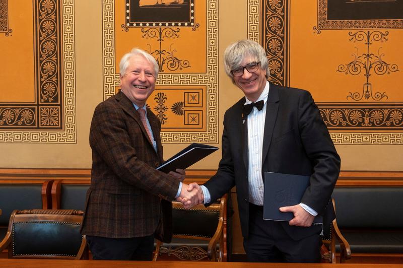 Links Prof. Dr. Bernhard Eitel, Rektor der Universität Heidelberg, rechts Prof. Dr. Metin Tolan, Präsident der Universität Göttingen.