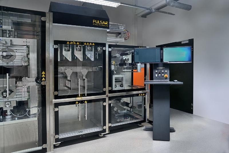 Here in the picture, the facility with the multi-beam optics for laser processing. In the next step, Pulsar Photonics wants to bring the optics developed for the NextGenBat project to series maturity - ideally with industrial partners.