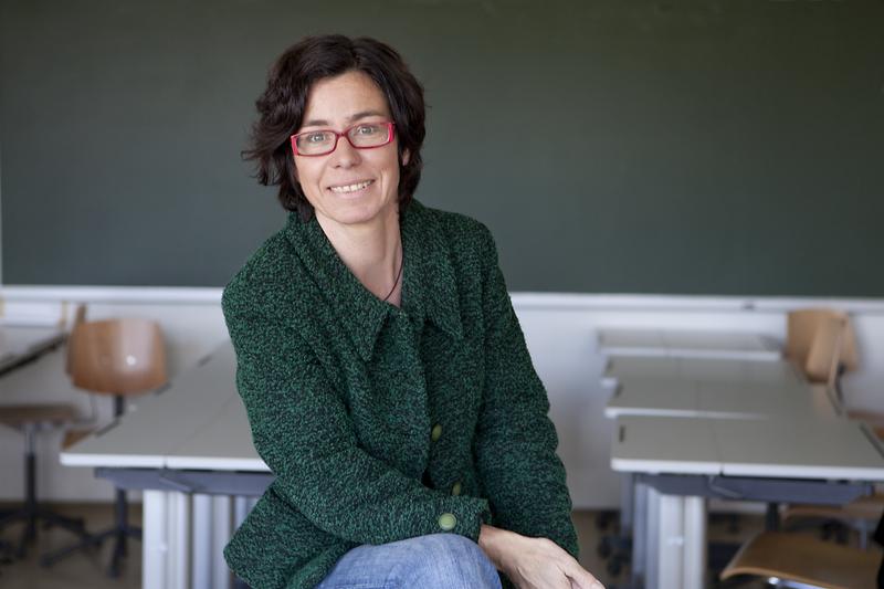 Prof. Dr. Ute Fischer lehrt am Fachbereich Angewandte Sozialwissenschaften der Fachhochschule Dortmund.
