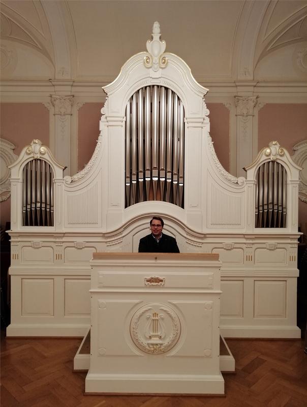 Stephan Beck an der Orgel des Festsaals der Alten Pädagogischen Hochschule in der Lessingstraße