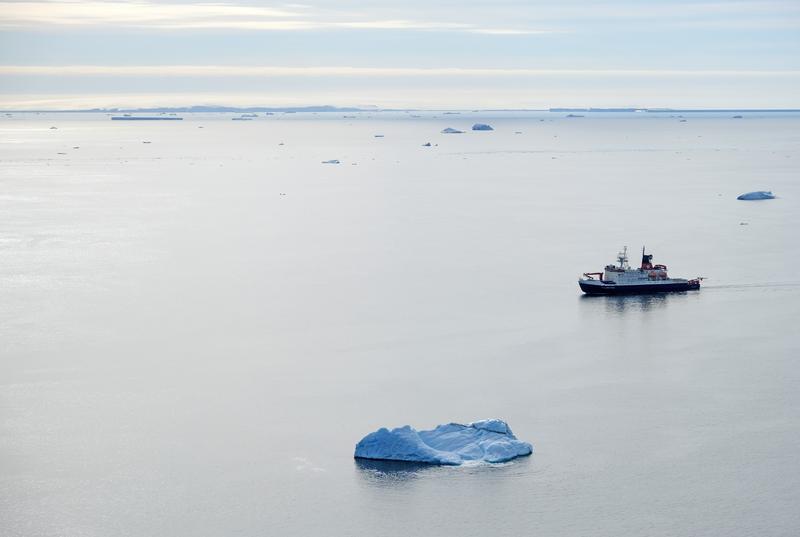 Polarstern im Januar 2023 im eisfreien Bellingshausenmeer, Westantarktis.