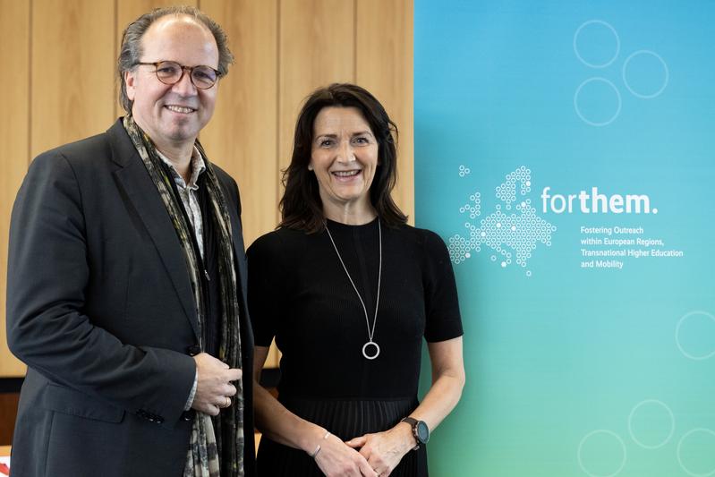 Prof. Marja-Leena Laakso, Vizerektorin der Universität Jyväskylä, und Prof. Dr. Stephan Jolie, Vizepräsident für Studium und Lehre der Johannes Gutenberg-Universität Mainz