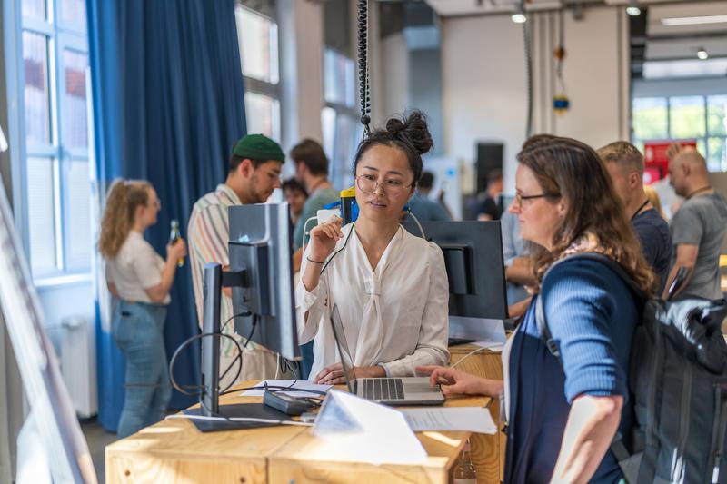 Im bundesweiten Vergleich der Profile und Angebote der Gründungsförderung an deutschen Hochschulen behauptet sich die HWR Berlin im Gründungsradar 2022 in den Top 10 der Hochschulen mit bis zu 15 000 Studierenden. 