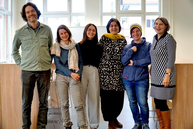 Prof. Dr. Michael Haus, Prof. Dr. Melanie Kuhn, Özge Uslu, Dr. Radmila Mladenova, Nadine Küßner, Prof. Dr. Bettina Degner. Es fehlen: Prof. Dr. Sarah Burnautzki und Nico Bobka.