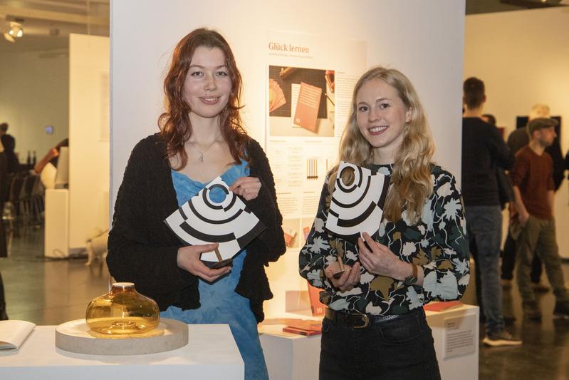 Die Preisträgerinnen Paula Schulte Kellinghaus und Janina Zorn.