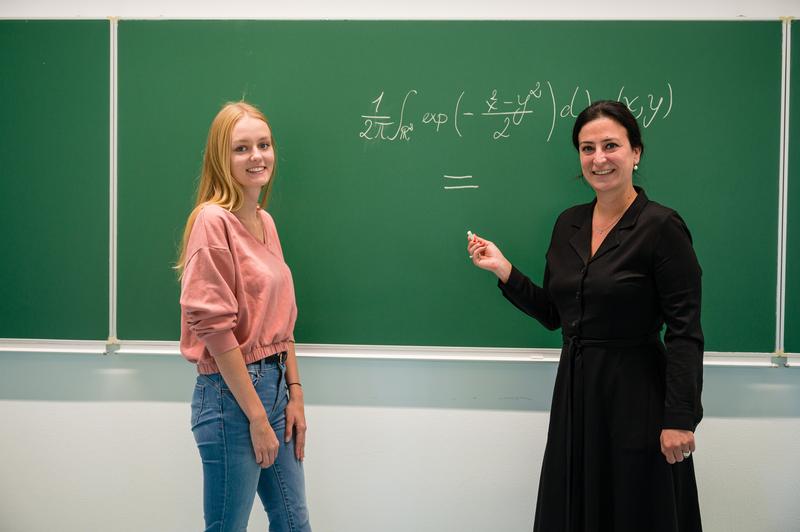 Beim Tag der Mathematik können Schülerinnen und Schüler an einem Mathe-Wettbewerb an der Saar-Universität teilnehmen.