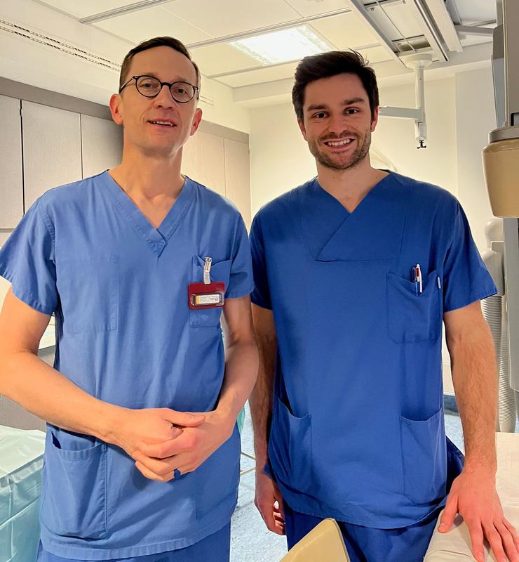 Studienleiter Prof. Dr. Joachim Ehrlich (li.), Chefarzt der Kardiologischen Klinik im St. Josefs-Hospital Wiesbaden, und Studienkoordinator Dr. Andreas Böhmer (re.), Assistenzarzt.