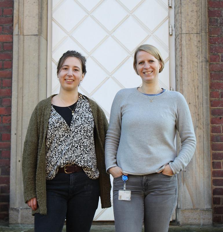 Erstautorin Dr. Franziska Günl (l.) und die Leiterin der Studie Dr. Linda Brunotte