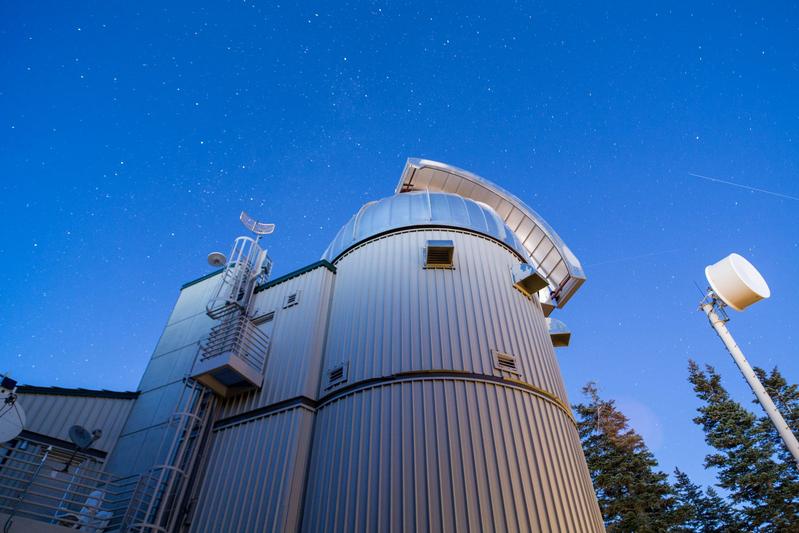 The Vatican Advanced Technology Telescope (VATT) in Arizona at dusk. Credit: Vatican Observatory.