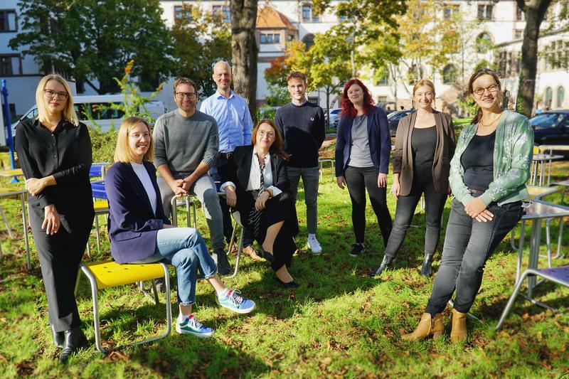 Forschungskolleg CORPUS (v.l.): Kamilla Megel, Juliane Möckel, Prof. Dr. Jens Bucksch, Prof. Dr. Martin Giese, Prof. Dr. Ilona Esslinger-Hinz, Jonathan Knapp, Sarah-Lena Schäfer, Charlotte Xavier, Prof. Dr. Dr. Angela Häußler.