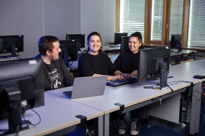 Der neue Bachelor-Studiengang Informatik dual ist doppelt gut durch die Kombination aus Studium und Berufspraxis.