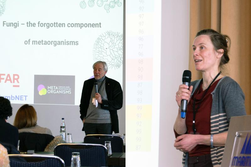 Professorin Eva Stukenbrock und Professor Thomas Bosch organisierten gemeinsam das internationale Symposium „Pilze - die vergessene Komponente von Metaorganismen" an der Kieler Universität.