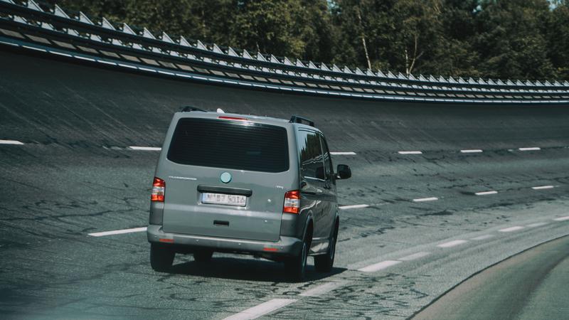 Zu erleben auf der DAGA 2023: Das Testfahrzeug, mit dem die Expertinnen und Experten um The Hearing Car® wichtige Trainingsdaten sammeln und Technologien und Sensoren auf der Teststrecke erproben.