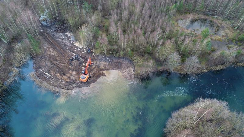 Ökosystembasierte Lebensraumaufwertung durch Schaffung von Flachwasserzonen.