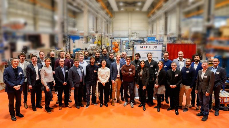 Bei der Kick-off-Veranstaltung fiel im Januar der Startschuss für das Forschungsprojekt „MADE-3D“. Das internationale Team kam dafür im Y-Gebäude der Universität Paderborn, u. a. in der Maschinenbauhalle, zusammen.