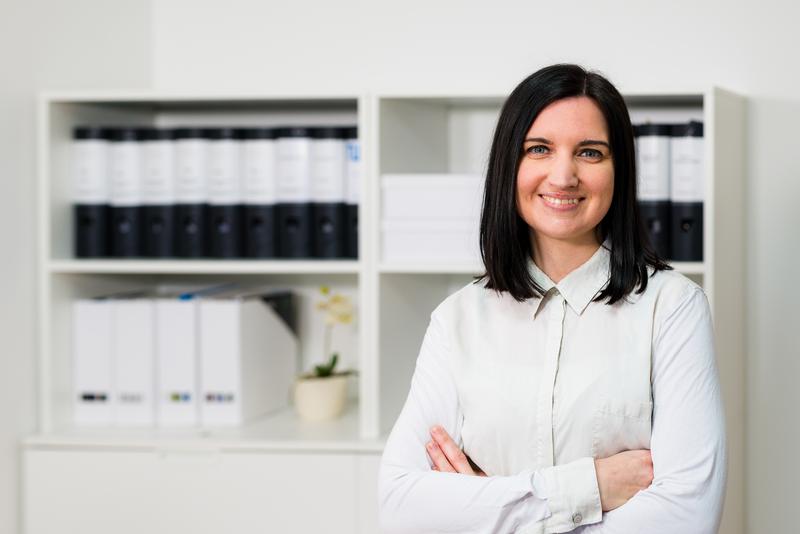 Die Psychologin Alexandra Wuttke hat im Februar am Uniklinikum Würzburg die Stiftungsprofessur für die Prävention von Demenz und Demenzfolgeerkrankungen angetreten. 