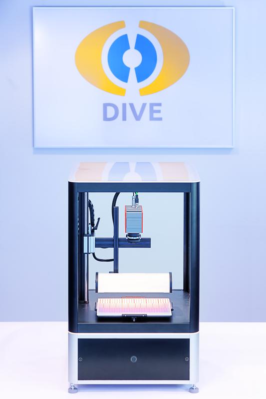 The focus is on a measurement system that integrates hyperspectral sensor technology, artificial intelligence and special illumination techniques into a powerful, highly flexible inspection system.