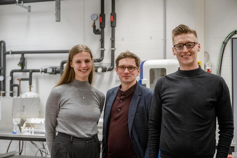  Carolina Spula, Lars Borchardt und Daniel Baier (von links) gehören zu den Autoren der Arbeit. 