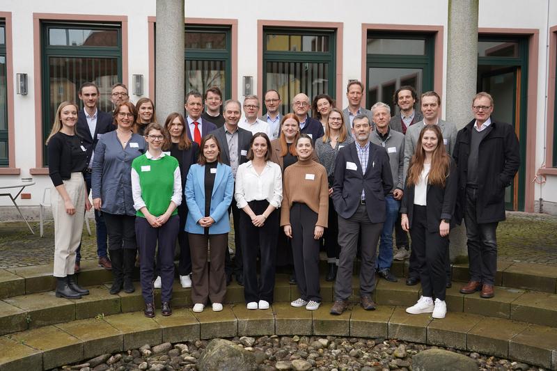 Das BayFoNet Team mit den Beiratsmitgliedern zu Gast in den Räumlichkeiten der Kassenärztlichen Vereinigung Bayerns in Würzburg. 