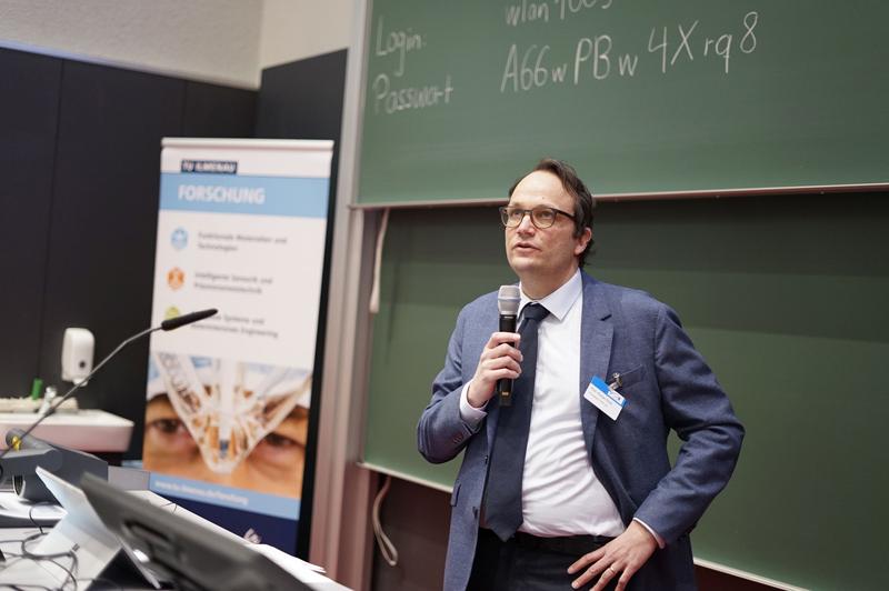 Prof. Florian Puch, Leiter des Fachgebiets Kunststofftechnik und Or-ganisator des 21. Thüringer Werkstofftags