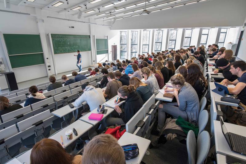 Die Zahl der Studierenden ohne Abitur hat sich in zehn Jahren mehr als verdoppelt. Auch an der TH Lübeck können Studierende ohne Abitur ein Studium aufnehmen und damit Vorlesungen, Praktika und Labore besuchen. 