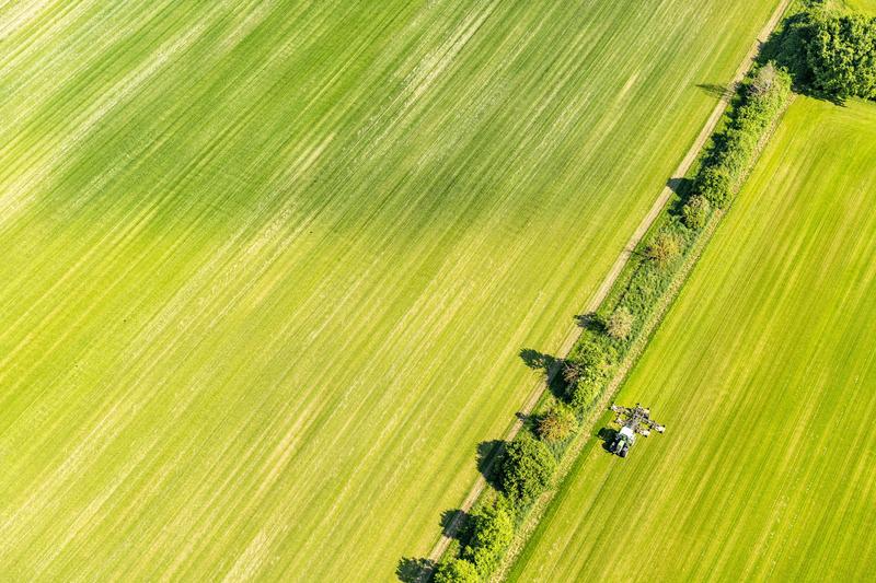 Das Spannungsfeld zwischen Produktivität und Nachhaltigkeit in der Landwirtschaft ist Thema der Podiumsdiskussion in der Projektwoche. (Foto: Markus Breig, KIT)
