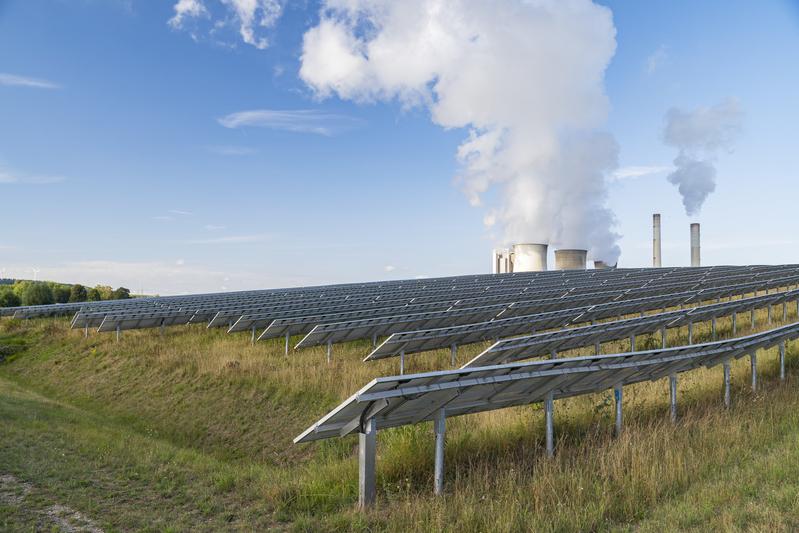 Nach dem Kohleausstieg müssen Grundchemikalien wie Kohlenmonoxid auf anderen Wegen gewonnen werden, etwa mittels CO2-Elektroyse und erneuerbaren Energien.