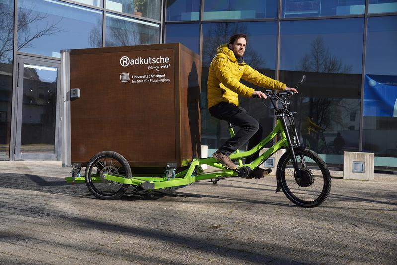 Das Schwerlast-Fahrrad der Universität Stuttgart und der Firma Radkutsche soll mehr Nachhaltigkeit in den innerstädtischen Lieferverkehr bringen.