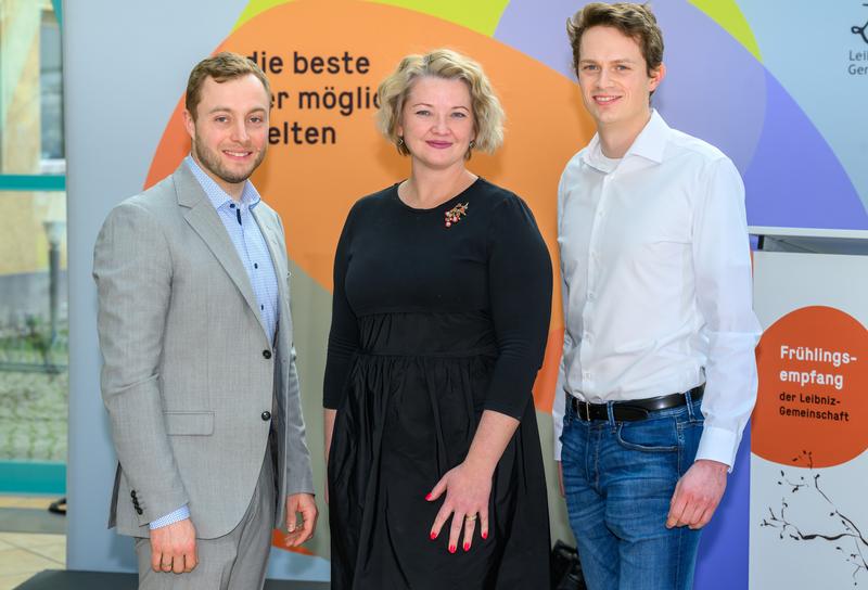 Leibniz-Gründungspreis 2023: Das ausgezeichnete Gründungsteam von isitec composites, Tobias Donhauser (li.), Katarzyna Gorzedowski und Jonas Bernhart.