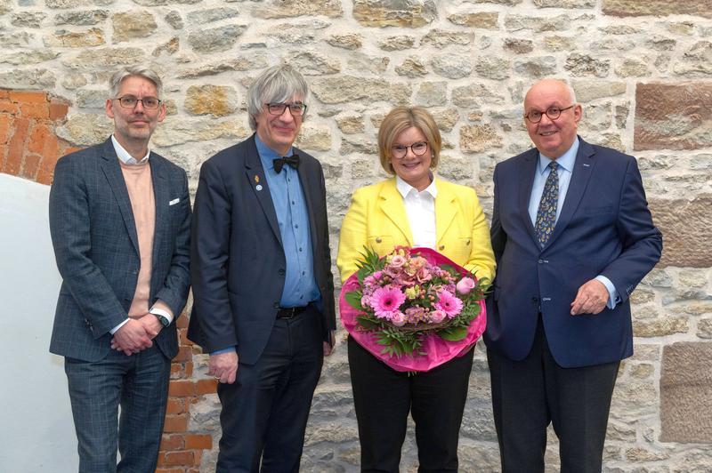 Von links: Prof. Dr. Michael Wolff (Senat), Prof. Dr. Metin Tolan, Dr. Valérie Schüller und Prof. Dr. Peter Strohschneider.