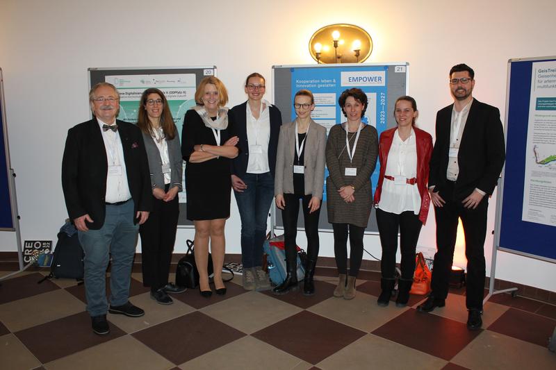 Mitglieder des EMPOWER-Teams bei der Auftaktveranstaltung „Innovative Hochschule“ – darunter Prof. Dr. Anett Mehler-Bicher, Antragstellerin des EMPOWER Verbundantrags (3. v.l.) und Dr. Susanne Weiß-Wittstadt, Projektleitung und -koordination (5. v.l.)