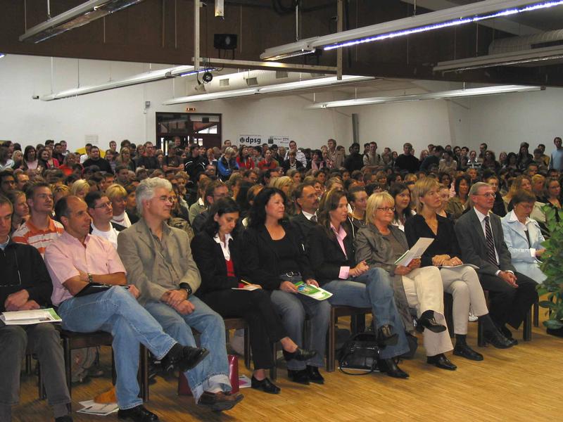"Volles Haus" bei der Erstemesterbegrüßung in Fulda
