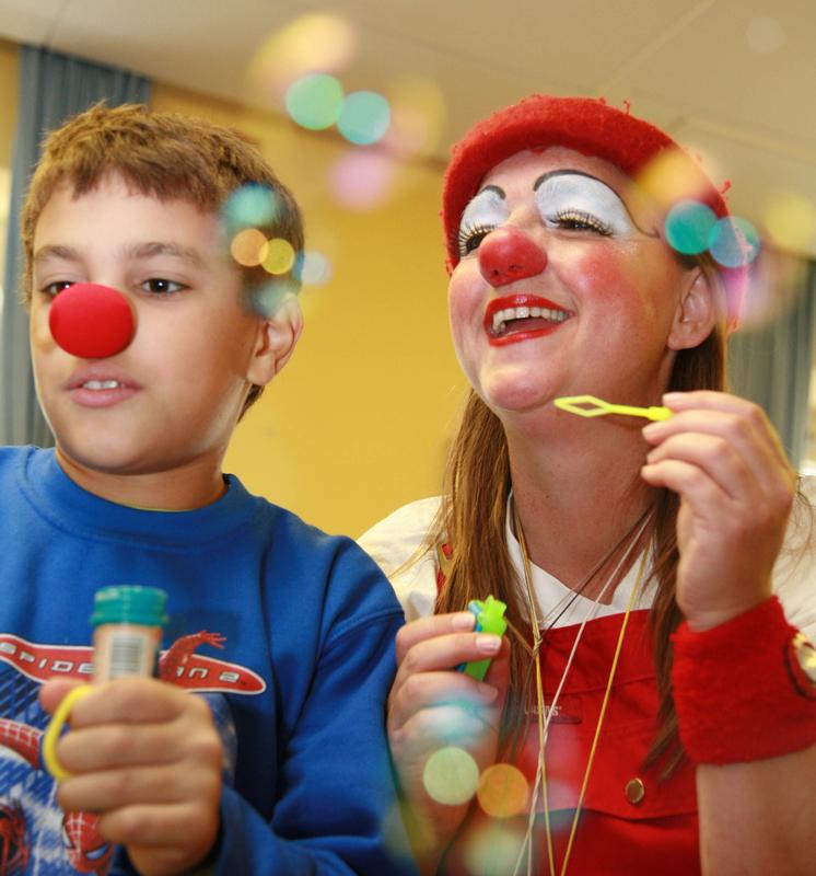 Clinic Clown Fanny mit MHH-Patienten