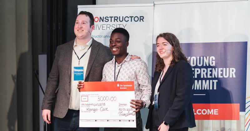 Steven Kibande, student of Mbarara University Uganda, won first place with his start-up Kanga Care at the Young Entrepreneur Summit, which was organized by Oscar Kirkwood and Thea Mischel. 