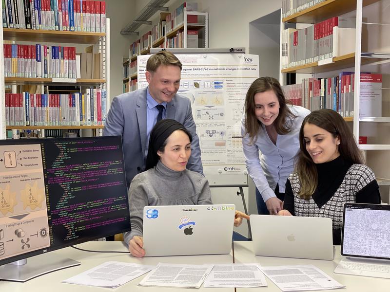 Andreas Dräger and his team (from left): Dr Reihaneh Mostolizadeh, Dr Alina Renz and the first author M.Sc. Nantia Leonidou.