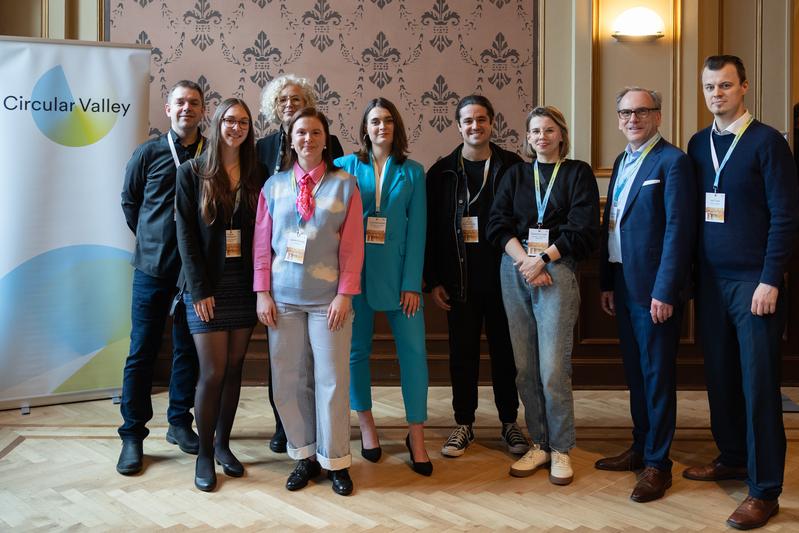 v.l.: Akademischer Rat Till Müller, Tabea Mittelbach, Prof. Erica von Moeller, Leonie Sonntag, Julia Kaminska, Kevin Ramos Pinhao, Susanna Cuda, Andreas Mucke (Circular Economy Accelerator GmbH) und Jan Turek. Es fehlt Sandeep Mehta.