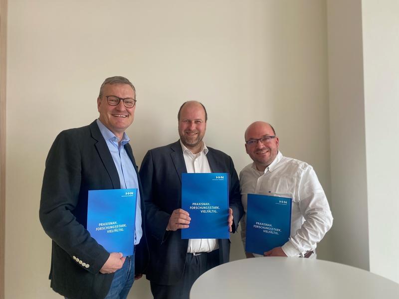 Das Team hinter dem neuen Institut (von links: Prof. Christian Buer; Prof. Stephan Bingemer, Direktor des ITTH; Prof. Ralf Vogler, stellvertretender Direktor des ITTH)