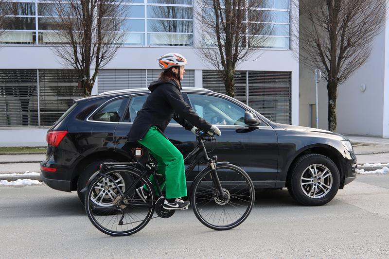 Forschende entwickeln evidenzbasierte Empfehlungen für die Radverkehrsführung in beengten Straßenverhältnissen im DACH-Raum.