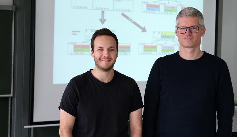Professor Jens Dittrich (rechts) und Doktorand Joris Nix wollen hocheffiziente Indexstrukturen „züchten“.