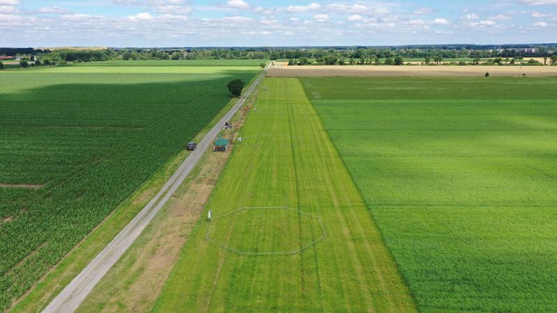 Drohnenaufnahme der FACE-Anlage für Pflanzenbau-Freilandversuche mit unterschiedlichen Kohlendioxid-Konzentrationen am JKI Braunschweig.