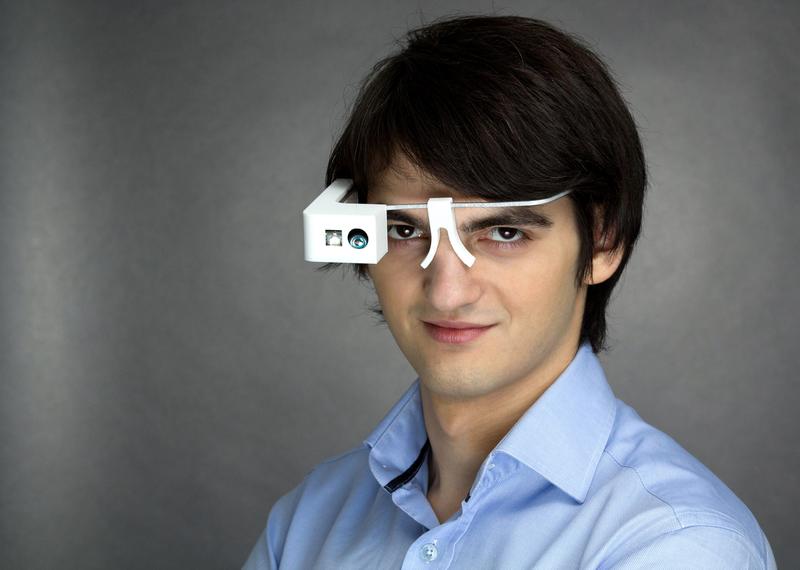 Cornel Amariei, Absolvent der Bremer Constructor University und Gründer des Start-ups .lumen. Seine Technologie für die "Brille, die den Blindenhund ersetzt" wurde gerade in den USA patentiert. 