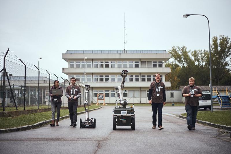 Das Team FKIE beim European Robotics Hackathon 2021. Auch in diesem Jahr ist das Fraunhofer FKIE bei EnRicH vertreten und schickt den Dual-Arm-Roboter "Magni" ins Rennen.