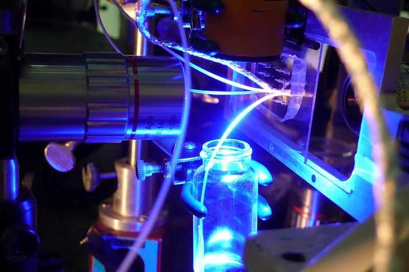 Mikrofluidischer Aufbau zur Herstellung von Mikrogelen mit komplexer Morphologie