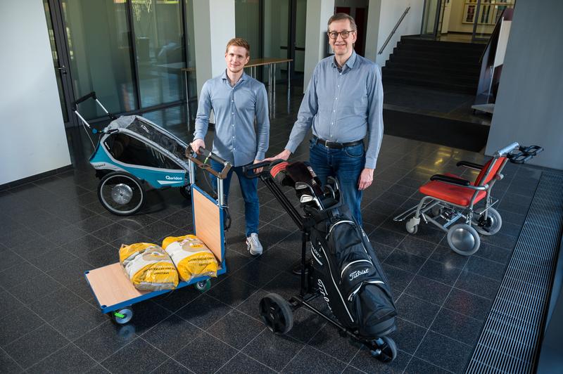 Professor Matthias Nienhaus (r.) and Eric Peleikis from his team pictured with some of the objects of their research.