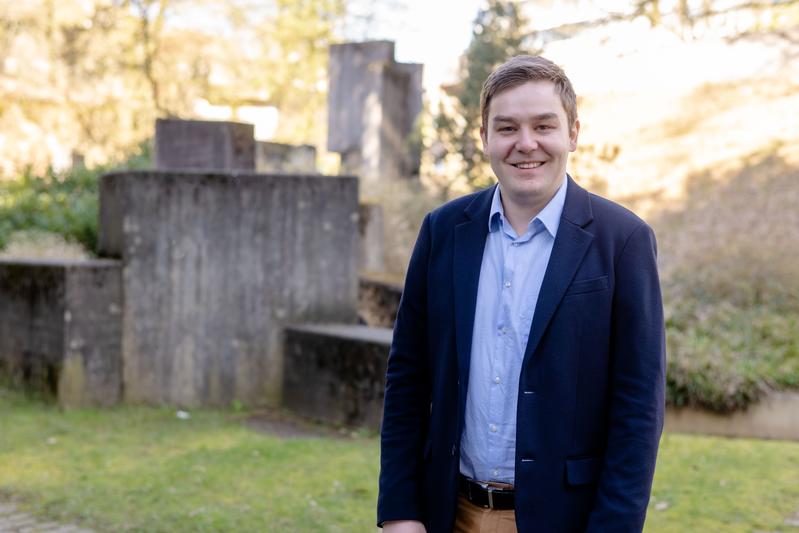  Gemeinsam mit einem internationalen Team hat Johannes Karges einen Wirkstoff entwickelt, der mittels Ultraschall erst dort seine zellschädigende Wirkung entfaltet, wo er das auch soll. 