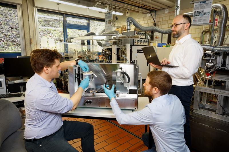 The Wear-Tester developed by Rapid Part Evaluation in a typical application scenario.