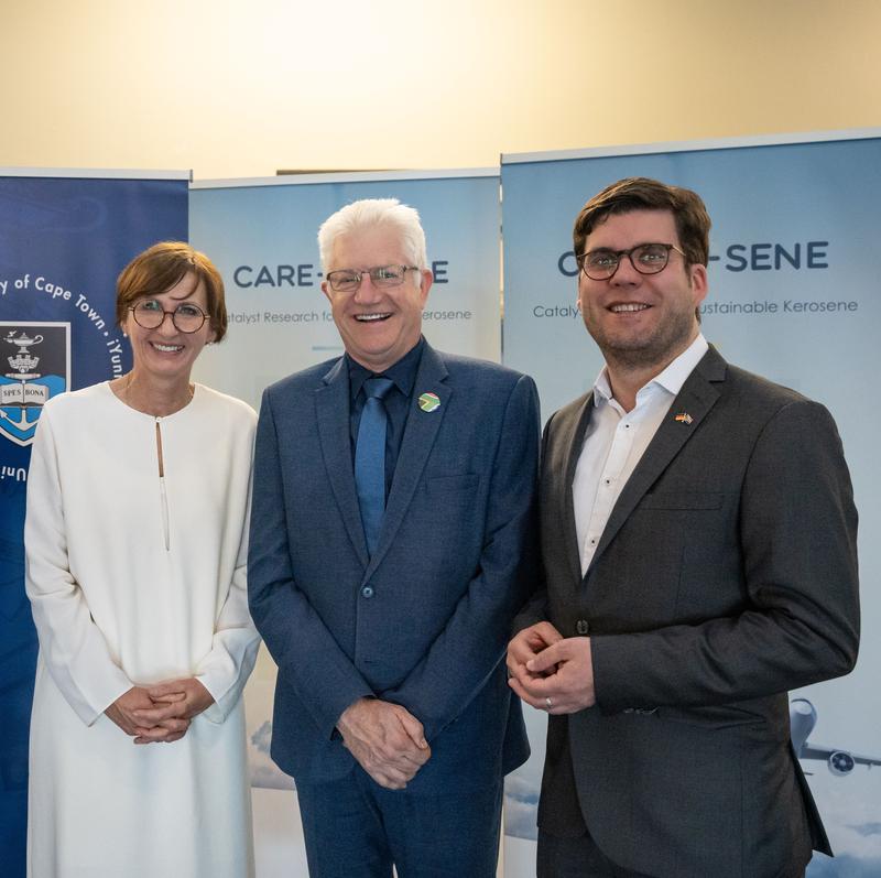 Federal Minister Bettina Stark-Watzinger, Premier of the Western Cape Alan Winde, Dr. Daniel Frank, DECHEMA e.V. visiting the catalysis centre at the university of Cape Town/ South Africa